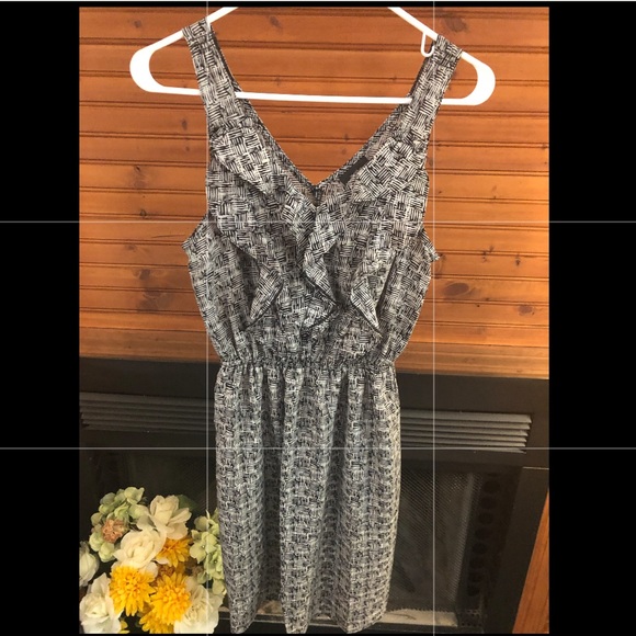 Cute Black & White Dress - Picture 4 of 4